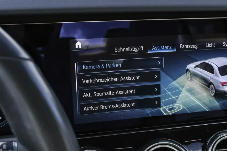 Mercedes-Benz E 300 din 2022 cu 60.649 km - oferta MER108759 - foto 8