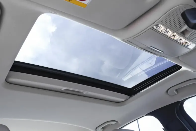 Mercedes-Benz E 300 din 2022 cu 60.649 km - oferta MER108759 - foto 15