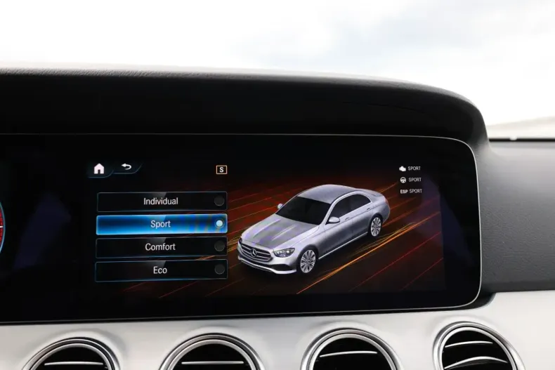 Mercedes-Benz E 200 din 2023 cu 65.767 km - oferta MER108765 - foto 18