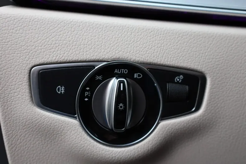 Mercedes-Benz E 200 din 2023 cu 65.767 km - oferta MER108765 - foto 21