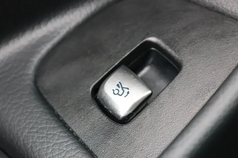 Mercedes-Benz E 200 din 2023 cu 65.767 km - oferta MER108765 - foto 23