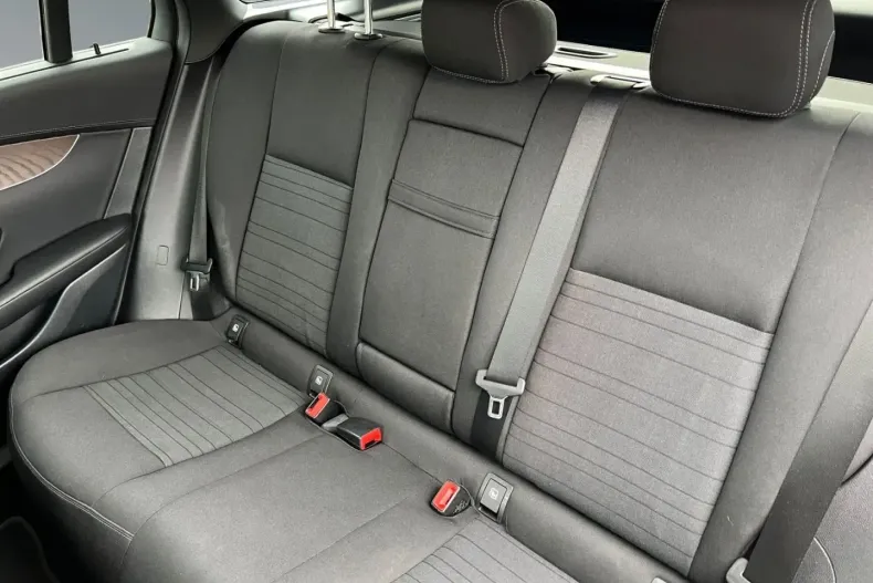 Mercedes-Benz GLC 220 din 2021 cu 70.400 km - oferta MER108785 - foto 11