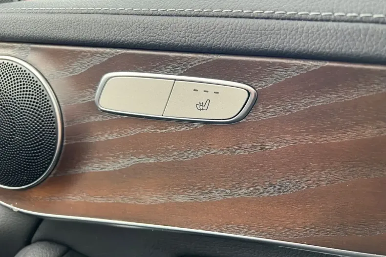 Mercedes-Benz GLC 220 din 2021 cu 70.400 km - oferta MER108785 - foto 16