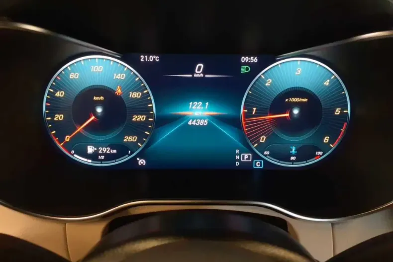 Mercedes-Benz GLC 220 din 2022 cu 44.385 km - oferta MER108791 - foto 14