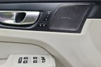 Volvo XC60 din 2024 cu 26.215 km - oferta VOL108796 - foto 8
