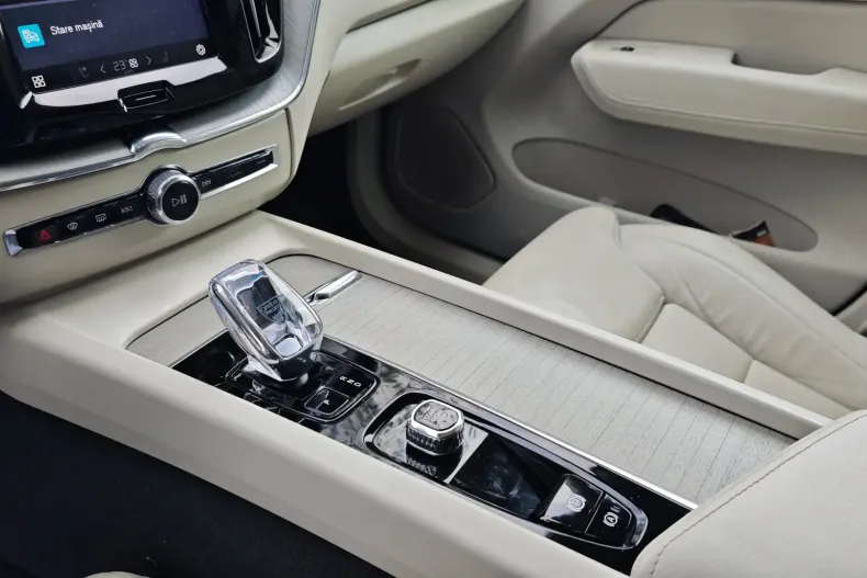 Volvo XC60 din 2024 cu 26.215 km - oferta VOL108796 - foto 13