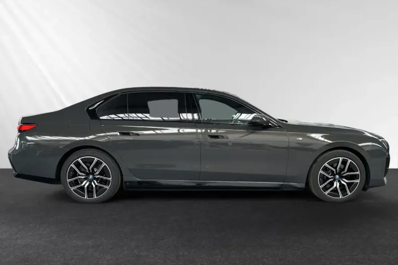 BMW i7 din 2023 cu 33.600 km - oferta BMW108844 - foto 3