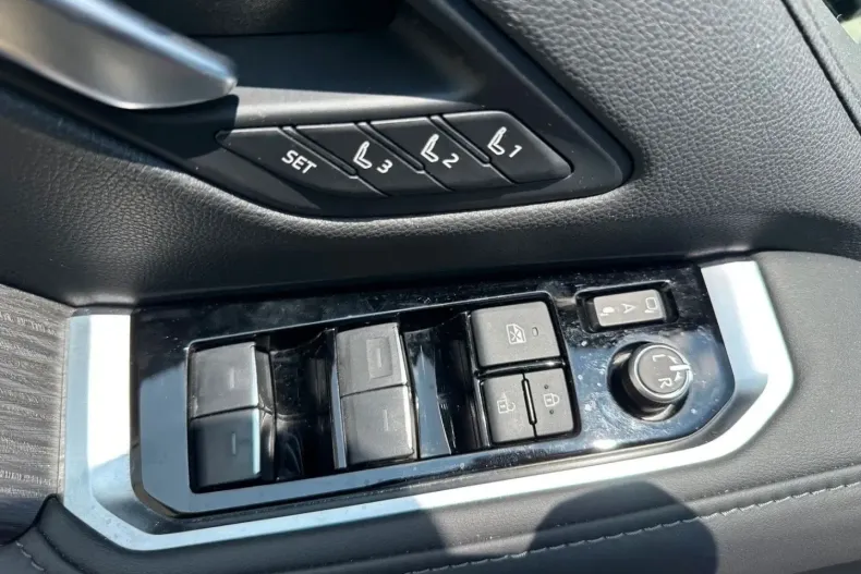 Toyota Land Cruiser din 2023 cu 51.693 km - oferta TOY108849 - foto 7