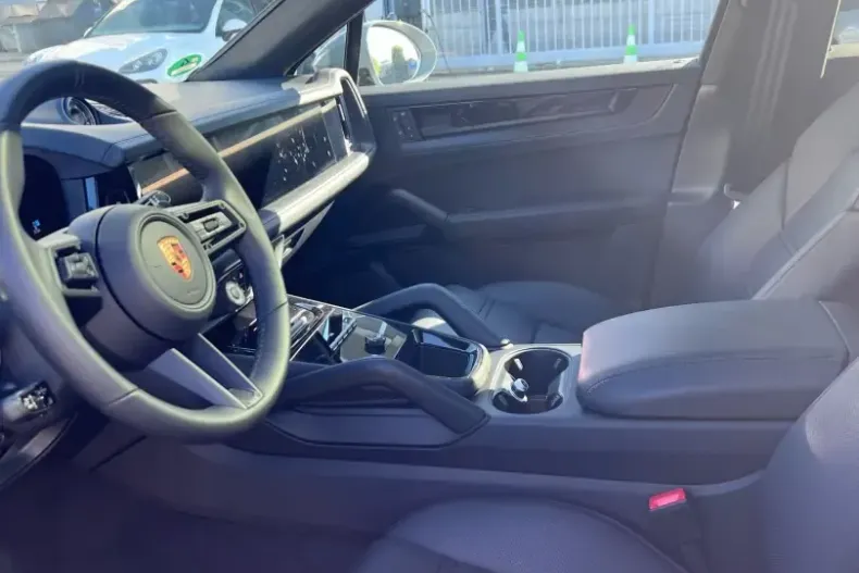 Porsche Cayenne din 2025 cu 7.000 km - oferta POR108853 - foto 3