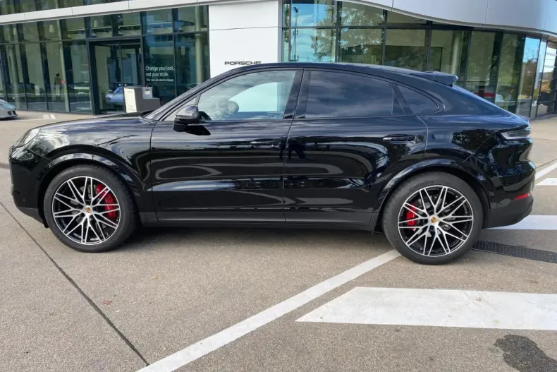Porsche Cayenne din 2024 cu 8.500 km - oferta POR108859 - foto 3