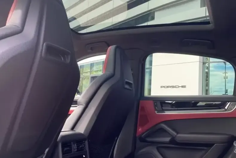 Porsche Cayenne din 2024 cu 8.500 km - oferta POR108859 - foto 4
