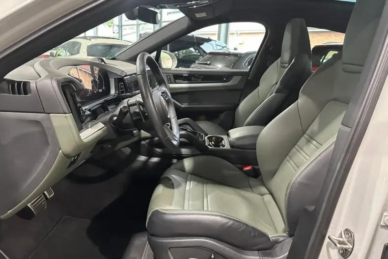 Porsche Cayenne din 2024 cu 25.800 km - oferta POR108861 - foto 9