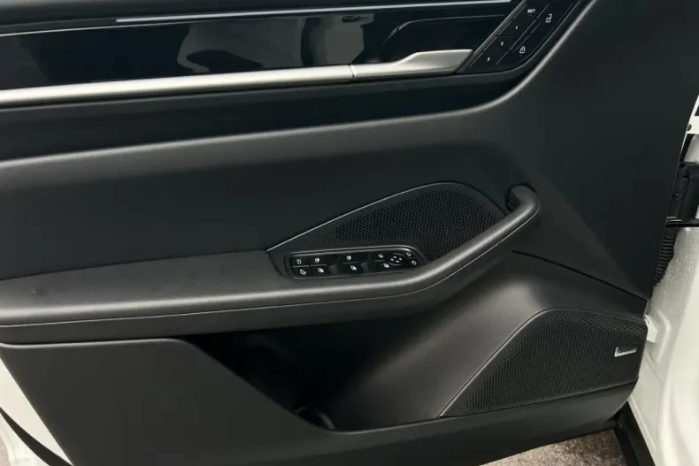 Porsche Macan din 2024 cu 15.900 km - oferta POR108869 - foto 16