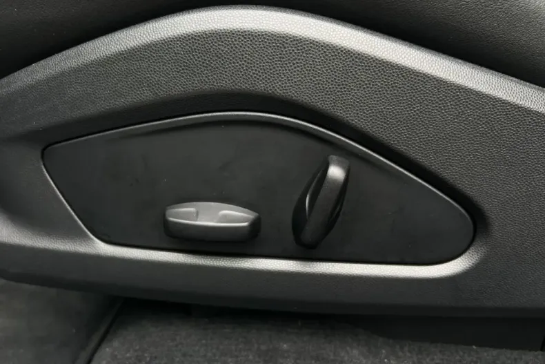 Porsche Macan din 2024 cu 15.900 km - oferta POR108869 - foto 19