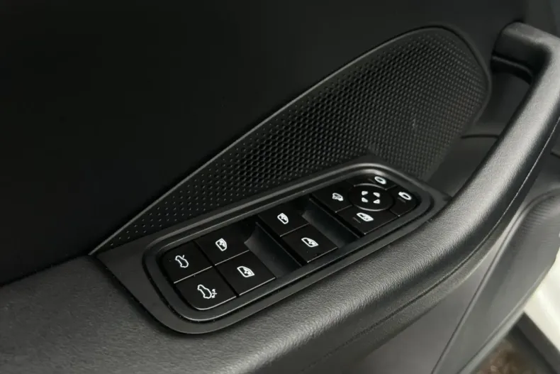 Porsche Macan din 2024 cu 15.900 km - oferta POR108869 - foto 22