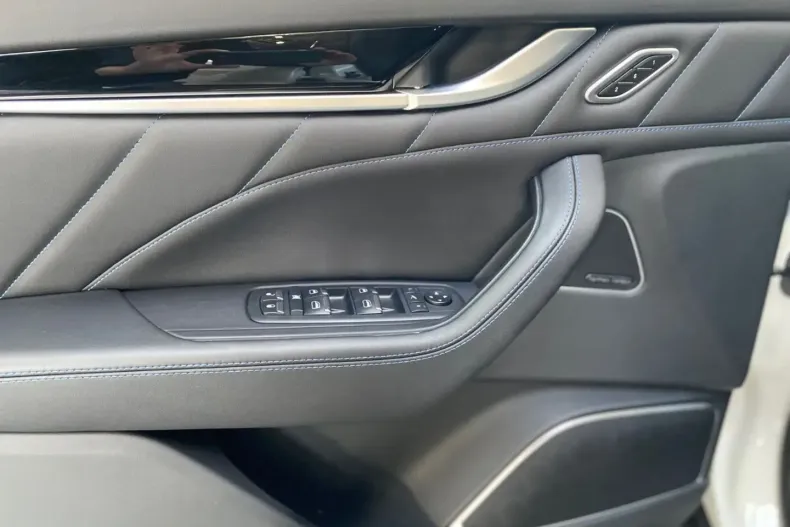 Maserati Levante din 2022 cu 16.990 km - oferta MAS108899 - foto 10