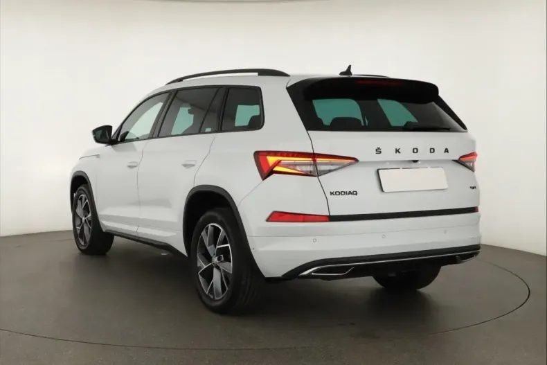 Skoda Kodiaq din 2023 cu 29.885 km - oferta SKO108901 - foto 3