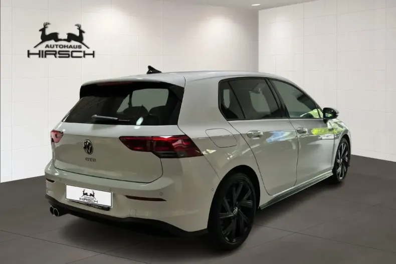 Volkswagen Golf din 2024 cu 6.200 km - oferta VOL108904 - foto 3