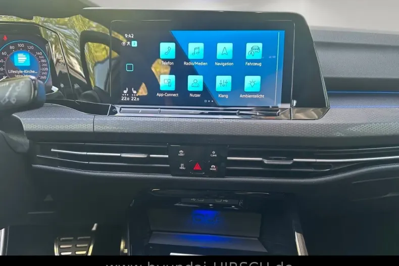 Volkswagen Golf din 2024 cu 6.200 km - oferta VOL108904 - foto 12