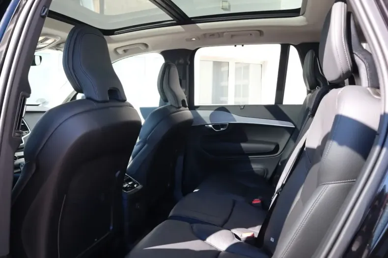 Volvo XC90 din 2024 cu 3.800 km - oferta VOL108940 - foto 6