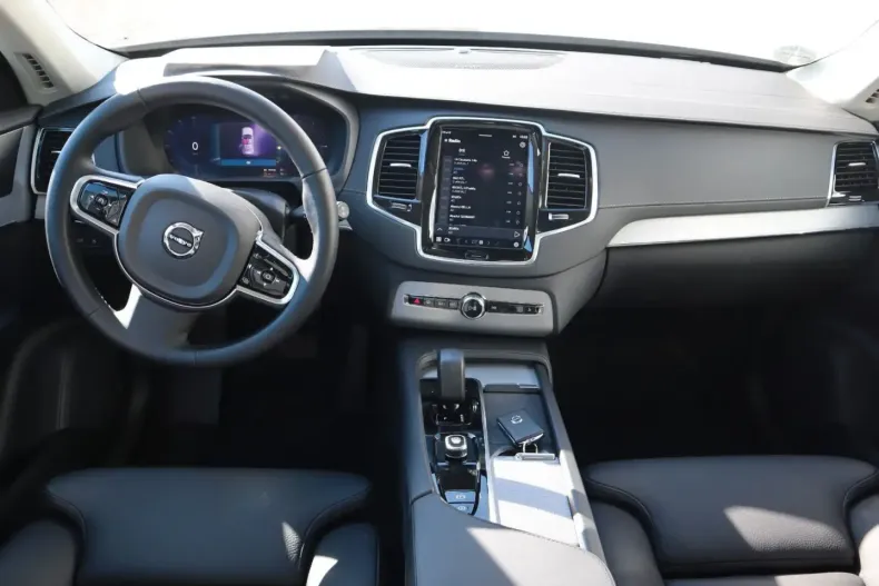 Volvo XC90 din 2024 cu 3.800 km - oferta VOL108940 - foto 8