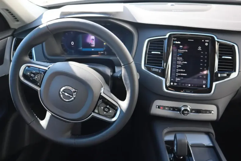 Volvo XC90 din 2024 cu 3.800 km - oferta VOL108940 - foto 9