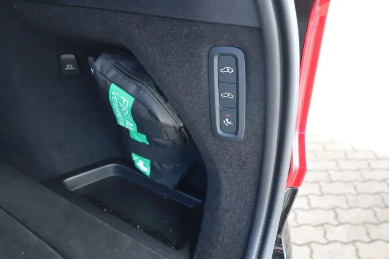 Volvo XC90 din 2024 cu 3.800 km - oferta VOL108940 - foto 12