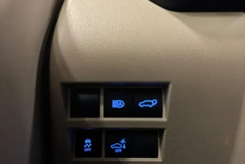 Toyota Land Cruiser din 2022 cu 38.150 km - oferta TOY108946 - foto 34