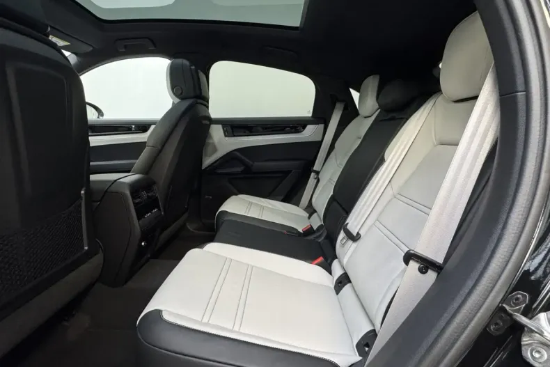 Porsche Cayenne din 2025 cu 50 km - oferta POR108953 - foto 8