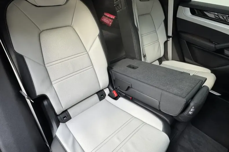 Porsche Cayenne din 2025 cu 50 km - oferta POR108953 - foto 12