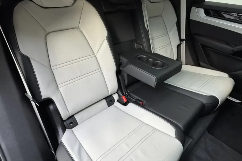 Porsche Cayenne din 2025 cu 50 km - oferta POR108953 - foto 24