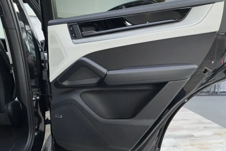 Porsche Cayenne din 2025 cu 50 km - oferta POR108953 - foto 26