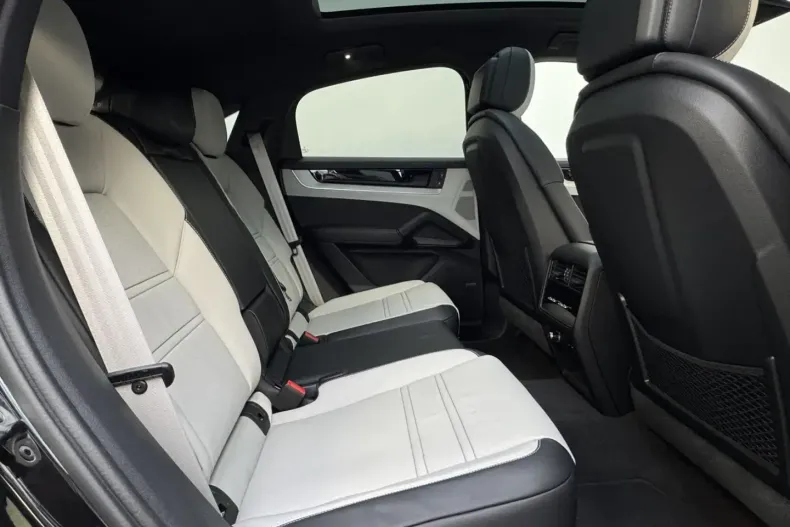 Porsche Cayenne din 2025 cu 50 km - oferta POR108953 - foto 29