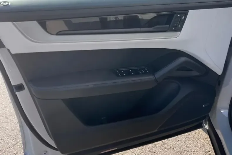 Porsche Cayenne din 2025 cu 20 km - oferta POR108955 - foto 14