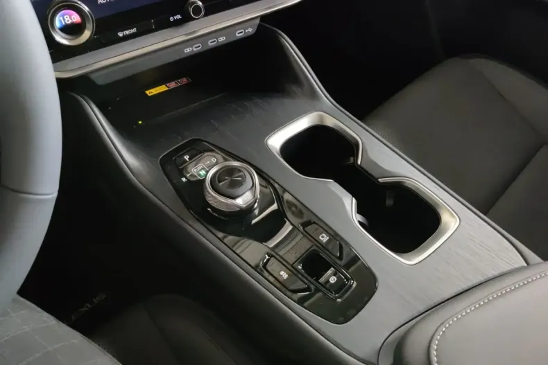 Lexus RZ din 2023 cu 1.900 km - oferta LEX108958 - foto 14