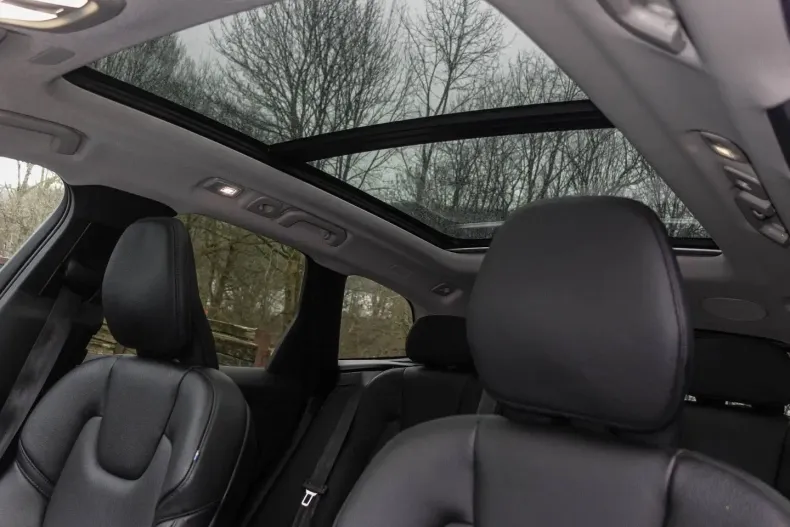 Volvo XC60 din 2023 cu 29.432 km - oferta VOL108964 - foto 4