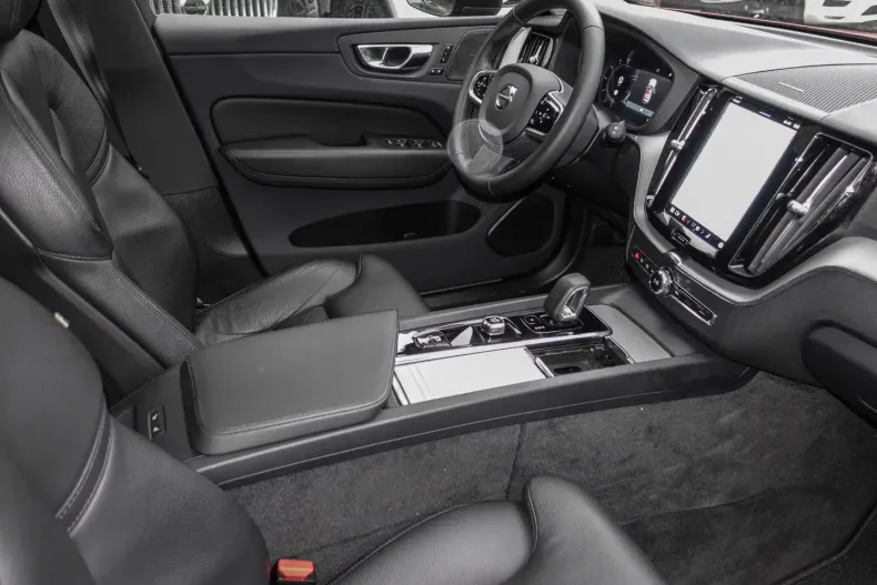 Volvo XC60 din 2023 cu 29.432 km - oferta VOL108964 - foto 5