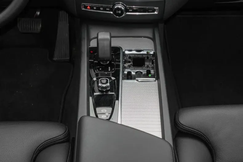 Volvo XC60 din 2023 cu 29.432 km - oferta VOL108964 - foto 10