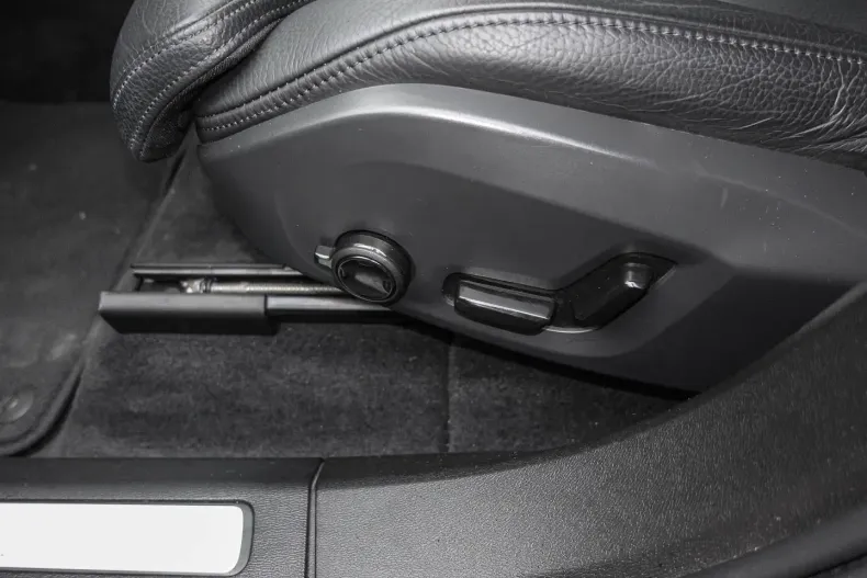 Volvo XC60 din 2023 cu 29.432 km - oferta VOL108964 - foto 12