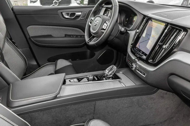 Volvo XC60 din 2023 cu 18.865 km - oferta VOL108965 - foto 4