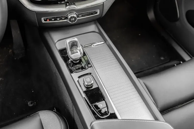 Volvo XC60 din 2023 cu 18.865 km - oferta VOL108965 - foto 11