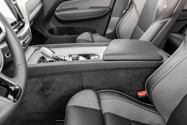 Volvo XC60 din 2023 cu 18.865 km - oferta VOL108965 - foto 13