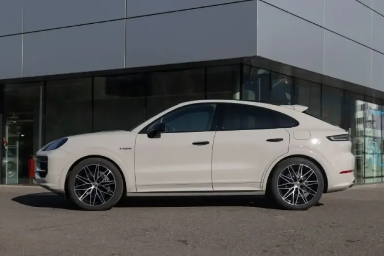 Porsche Cayenne din 2025 cu 9.900 km - oferta POR108999 - foto 2