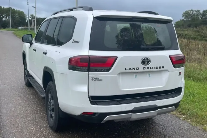 Toyota Land Cruiser din 2025 cu 50 km - oferta TOY109002 - foto 3