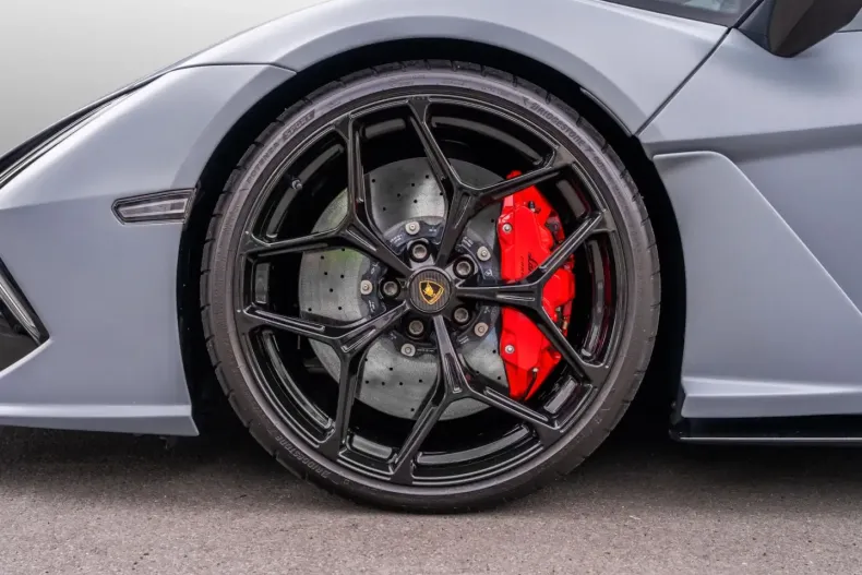 Lamborghini Revuelto din 2024 cu 9.999 km - oferta LAM109114 - foto 10