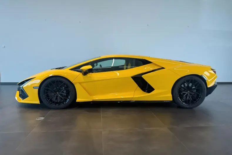 Lamborghini Revuelto din 2024 cu 4.500 km - oferta LAM109115 - foto 3