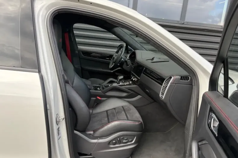 Porsche Cayenne din 2022 cu 69.700 km - oferta POR109142 - foto 17