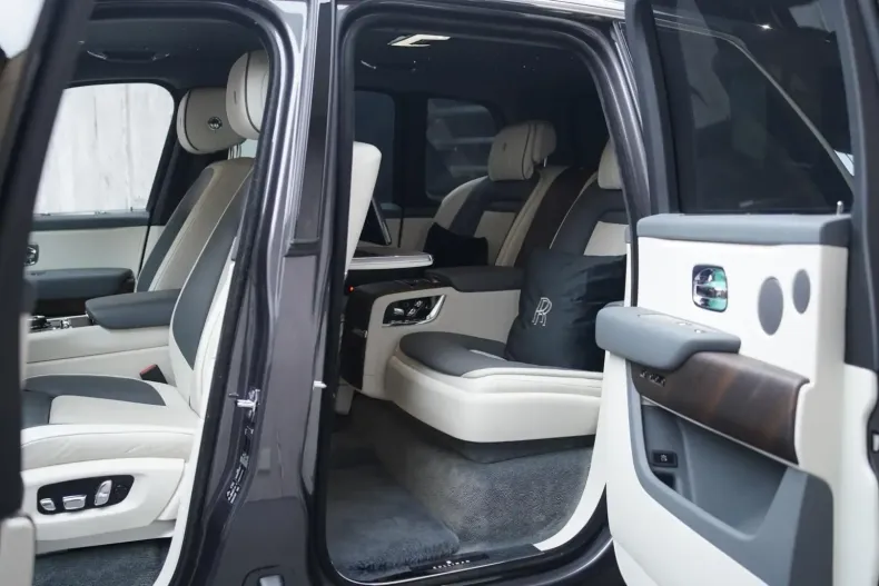 Rolls-Royce Cullinan din 2021 cu 33.290 km - oferta ROL109151 - foto 18