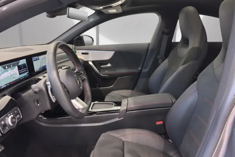 Mercedes-Benz CLA 220 din 2024 cu 11.900 km - oferta MER109185 - foto 5