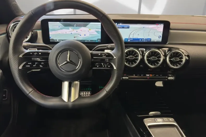 Mercedes-Benz CLA 220 din 2024 cu 11.900 km - oferta MER109185 - foto 8